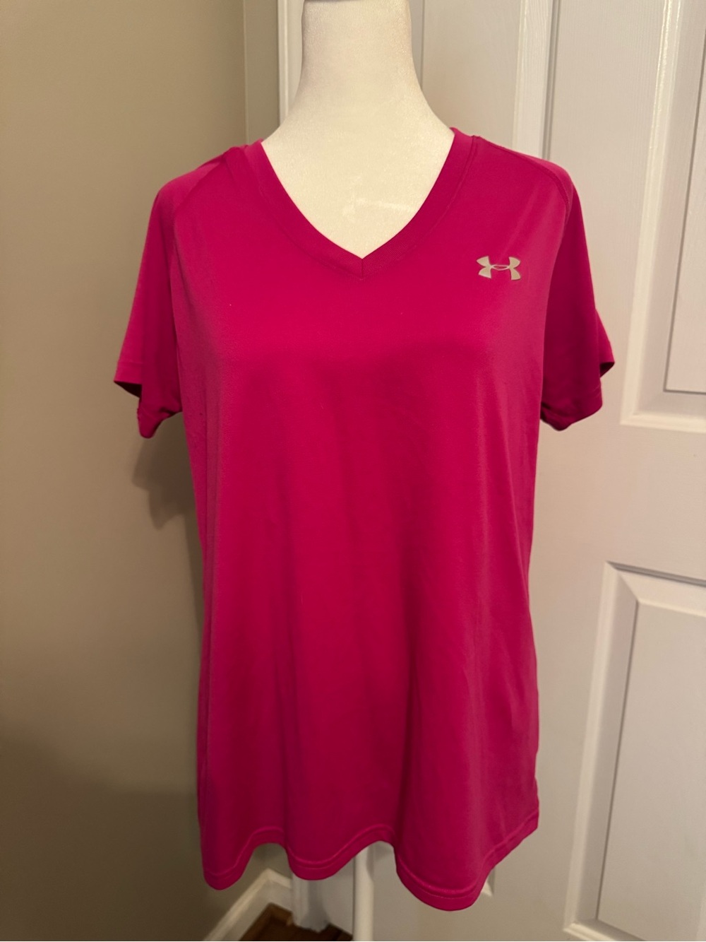 Under Armour Women's V-Neck Performance Tee - Fuchsia